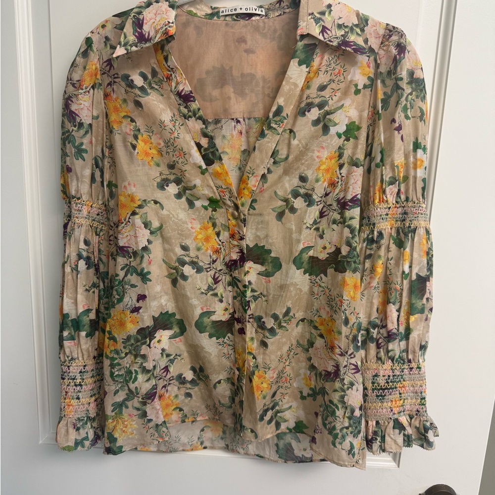 Alice + Olivia Floral blouse. XS. Excellent condition